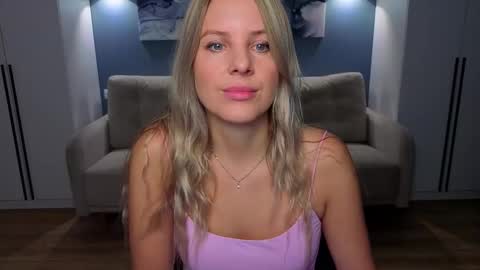 Melanie Bennett online show from November 28, 7:00 am