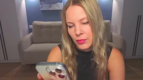 Snapshot of melaniebennett chatting on January 12, 6:07 am Melanie Bennett online show from January 12, 6:07 am