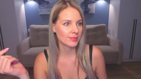 Snapshot of melaniebennett chatting on January 16, 10:08 am Melanie Bennett online show from January 16, 10:08 am