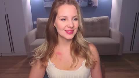 Snapshot of melaniebennett chatting on February 4, 6:19 am Melanie Bennett online show from February 4, 6:19 am