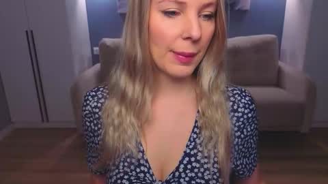 Snapshot of melaniebennett chatting on March 20, 6:18 am Melanie Bennett online show from March 20, 6:18 am