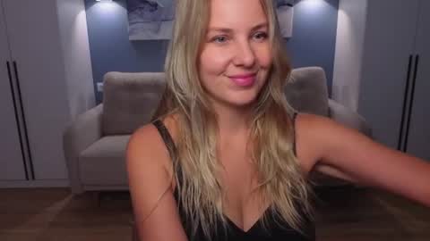 Melanie Bennett online show from August 7, 9:55 am