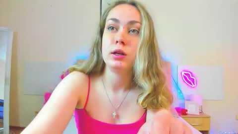 Snapshot of melaniecutys chatting on May 9, 5:23 am Melania online show from May 9, 5:23 am