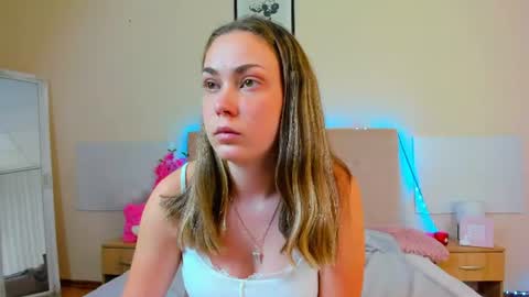 Snapshot of melaniecutys chatting on July 14, 10:21 am Melania online show from July 14, 10:21 am