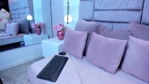 melaniee_joness online show from February 18, 5:09 pm