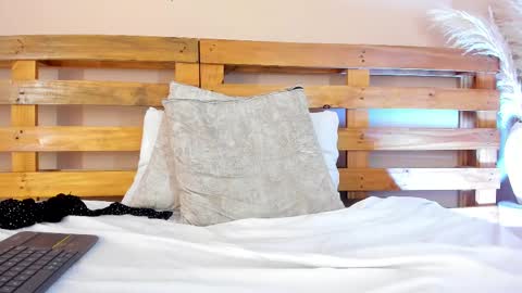 Melanie online show from February 16, 4:53 pm