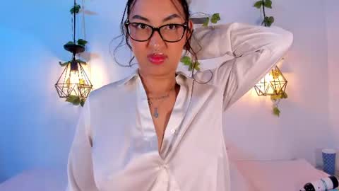 Melanie online show from August 1, 2:33 am