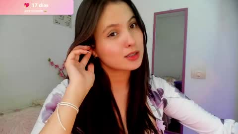 Snapshot of melanieev chatting on May 12, 7:22 pm mel online show from May 12, 7:22 pm