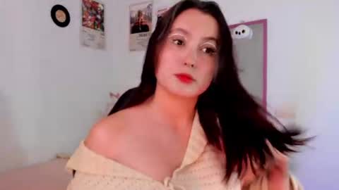 Snapshot of melanieev chatting on August 3, 6:11 pm mel online show from August 3, 6:11 pm