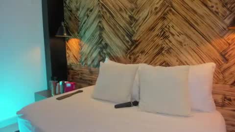 Snapshot of melaniejeann_ chatting on July 31, 2:55 am melaniejeann_ online show from July 31, 2:55 am