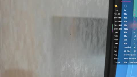 Snapshot of melanierioss_ chatting on January 6, 1:04 pm online show from January 6, 1:04 pm