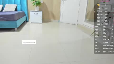 Snapshot of melanierioss_ chatting on May 27, 12:35 pm online show from May 27, 12:35 pm
