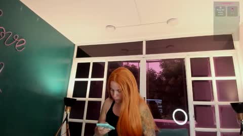 Melanie Roux online show from November 6, 11:44 am