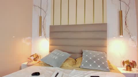 Melanie Roux online show from January 14, 2:55 pm