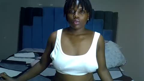 Snapshot of melanin_moon chatting on May 27, 2:08 am Moon online show from May 27, 2:08 am