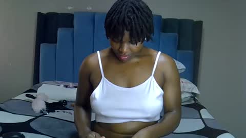Snapshot of melanin_moon chatting on May 28, 11:18 am Moon online show from May 28, 11:18 am