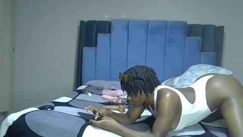 Snapshot of melanin_moon chatting on June 5, 2:51 am Moon online show from June 5, 2:51 am