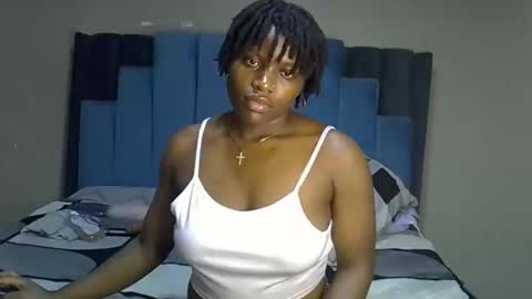 Snapshot of melanin_moon chatting on June 9, 1:50 am Moon online show from June 9, 1:50 am