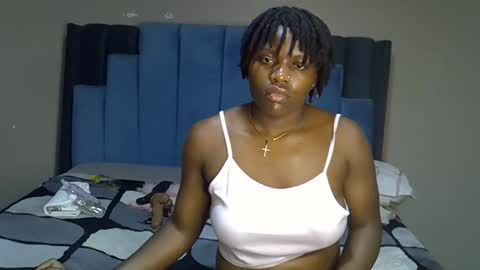 Snapshot of melanin_moon chatting on June 10, 2:01 am Moon online show from June 10, 2:01 am