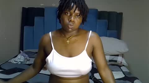 Snapshot of melanin_moon chatting on June 10, 2:16 pm Moon online show from June 10, 2:16 pm