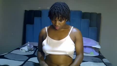 Snapshot of melanin_moon chatting on June 16, 10:07 am Moon online show from June 16, 10:07 am