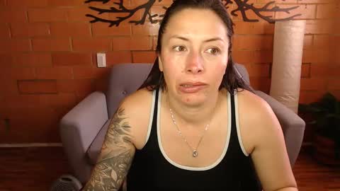 Snapshot of melanny_69 chatting on May 10, 12:21 pm Melanny online show from May 10, 12:21 pm