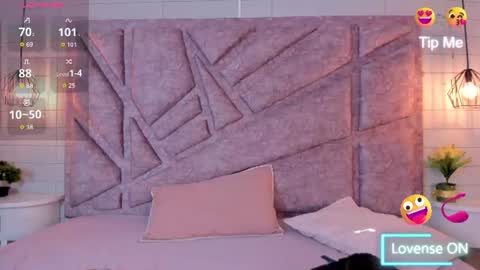 Snapshot of melany_heaven chatting on June 11, 9:35 pm melany_heaven online show from June 11, 9:35 pm