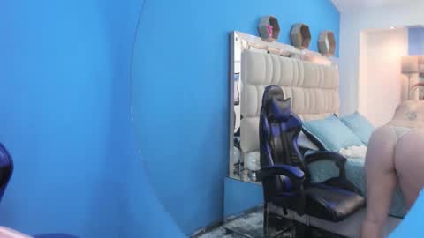 Snapshot of melany_love0 chatting on December 5, 7:10 pm Melany online show from December 5, 7:10 pm