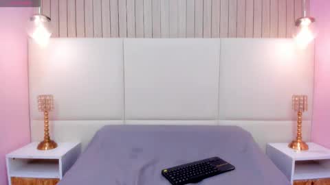 Snapshot of melanywayne_ chatting on December 4, 7:11 pm Melany online show from December 4, 7:11 pm