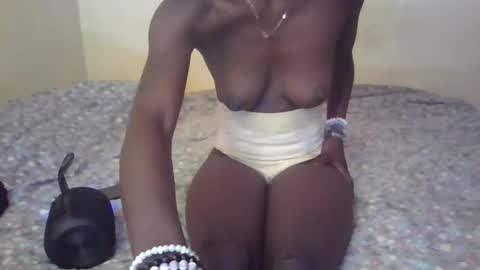 Snapshot of melaswittie chatting on December 2, 10:53 am melaswittie online show from December 2, 10:53 am