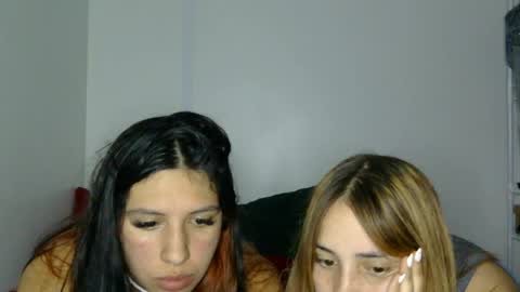 Snapshot of melatina chatting on June 26, 9:41 pm Valentina y Melissa online show from June 26, 9:41 pm