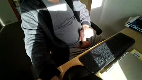 melbguy_075 online show from July 20, 12:36 am
