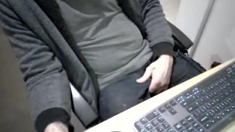 melbguy_075 online show from August 2, 10:25 am
