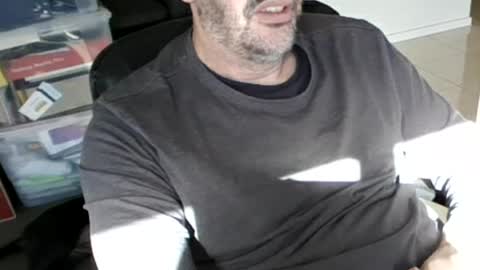 melbguy_075 online show from August 7, 12:34 am