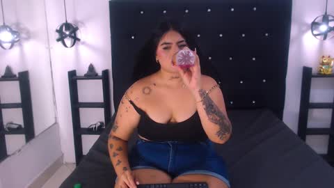 Snapshot of meli_blad chatting on February 3, 7:42 pm meli_blad online show from February 3, 7:42 pm