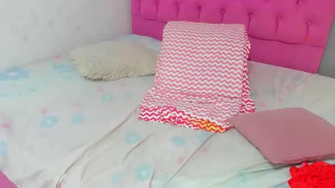 meli_lewis online show from December 17, 4:02 pm