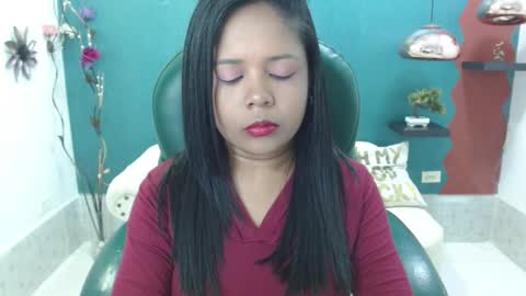 Snapshot of melika_sweet chatting on December 28, 5:35 pm eli online show from December 28, 5:35 pm