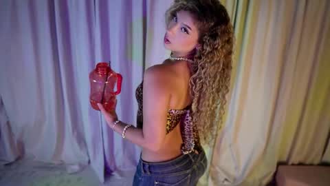 Snapshot of melina_smith1 chatting on May 19, 1:56 am MelinaSmith online show from May 19, 1:56 am