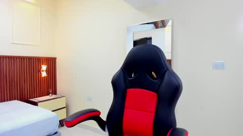 M E L I N A  online show from February 17, 7:31 pm