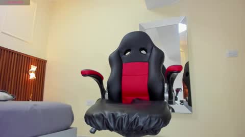 M E L I N A  online show from November 10, 8:41 pm