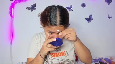 Snapshot of melinamartins chatting on June 19, 7:17 pm M E L I N A online show from June 19, 7:17 pm