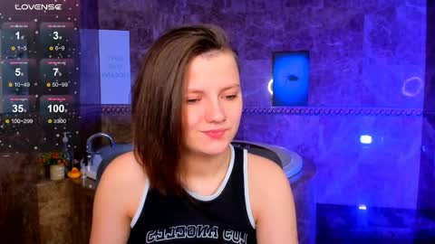 Snapshot of melindat chatting on April 4, 1:26 am Melinda online show from April 4, 1:26 am