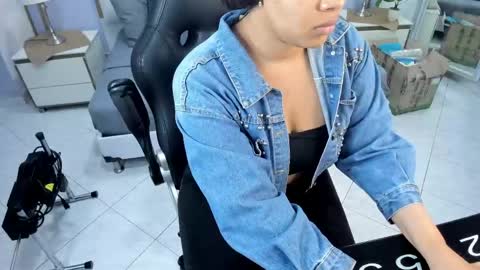 melissa_23_ online show from April 21, 11:38 am