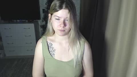 Snapshot of melissa__ray chatting on December 23, 12:25 am Melissa Ray online show from December 23, 12:25 am