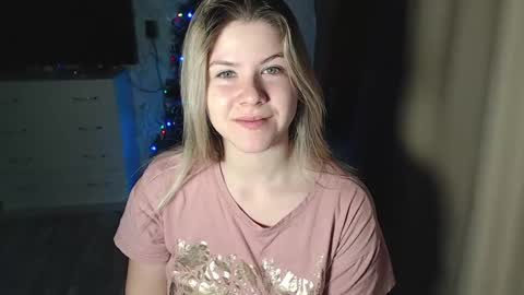 Snapshot of melissa__ray chatting on December 23, 5:43 pm Melissa Ray online show from December 23, 5:43 pm