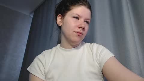 Snapshot of melissa__ray chatting on March 1, 3:32 am Melissa Ray online show from March 1, 3:32 am