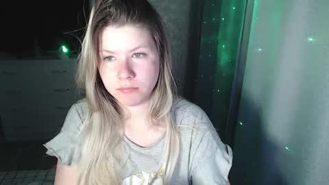 Snapshot of melissa__ray chatting on March 5, 10:32 pm Melissa Ray online show from March 5, 10:32 pm