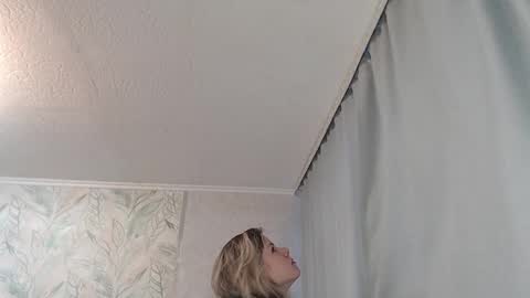 Snapshot of melissa__ray chatting on March 7, 2:36 am Melissa Ray online show from March 7, 2:36 am