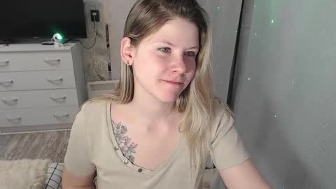 Snapshot of melissa__ray chatting on March 7, 5:17 pm Melissa Ray online show from March 7, 5:17 pm