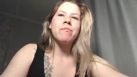 Snapshot of melissa__ray chatting on March 11, 6:52 pm Melissa Ray online show from March 11, 6:52 pm